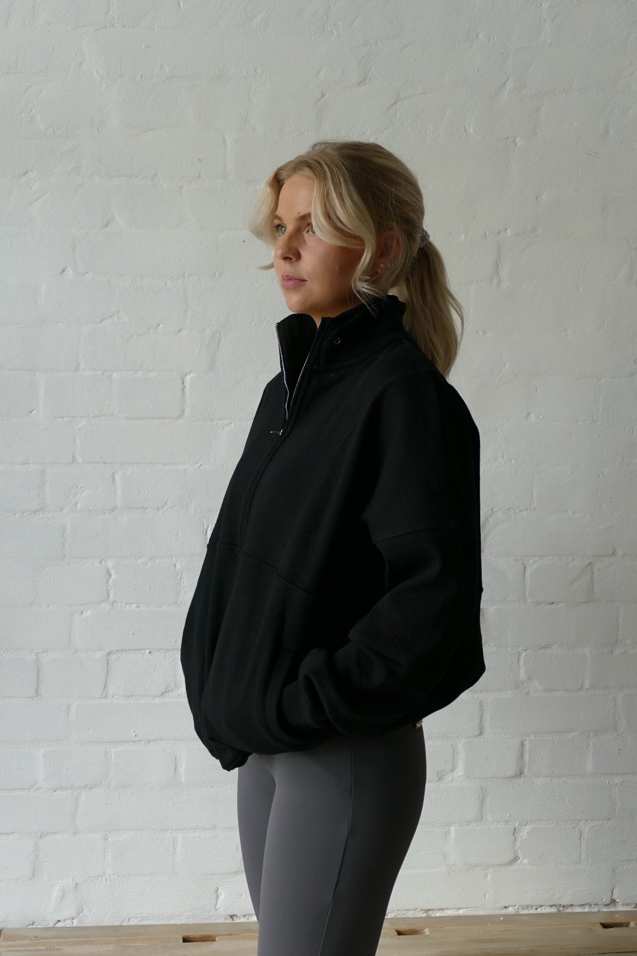 1/2 Zip Sweatshirt in Black